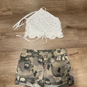 Apt. 9 Camouflage Women Shorts with lace top